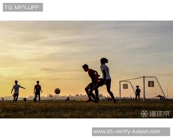 尽享耐克足球壁纸带来的激情与活力,点亮你的运动生活与梦想 尽享耐克足球壁纸带来的激情与活力,点亮你的运动生活与梦想